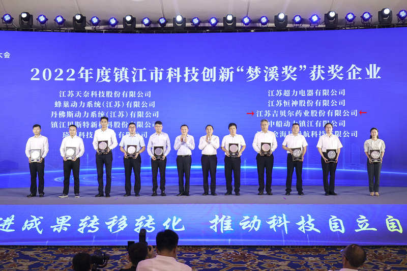 152120349784.jpg 頒獎現(xiàn)場修 - 副本.jpg